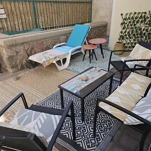 Caroline Bed and Breakfast Ελάτ