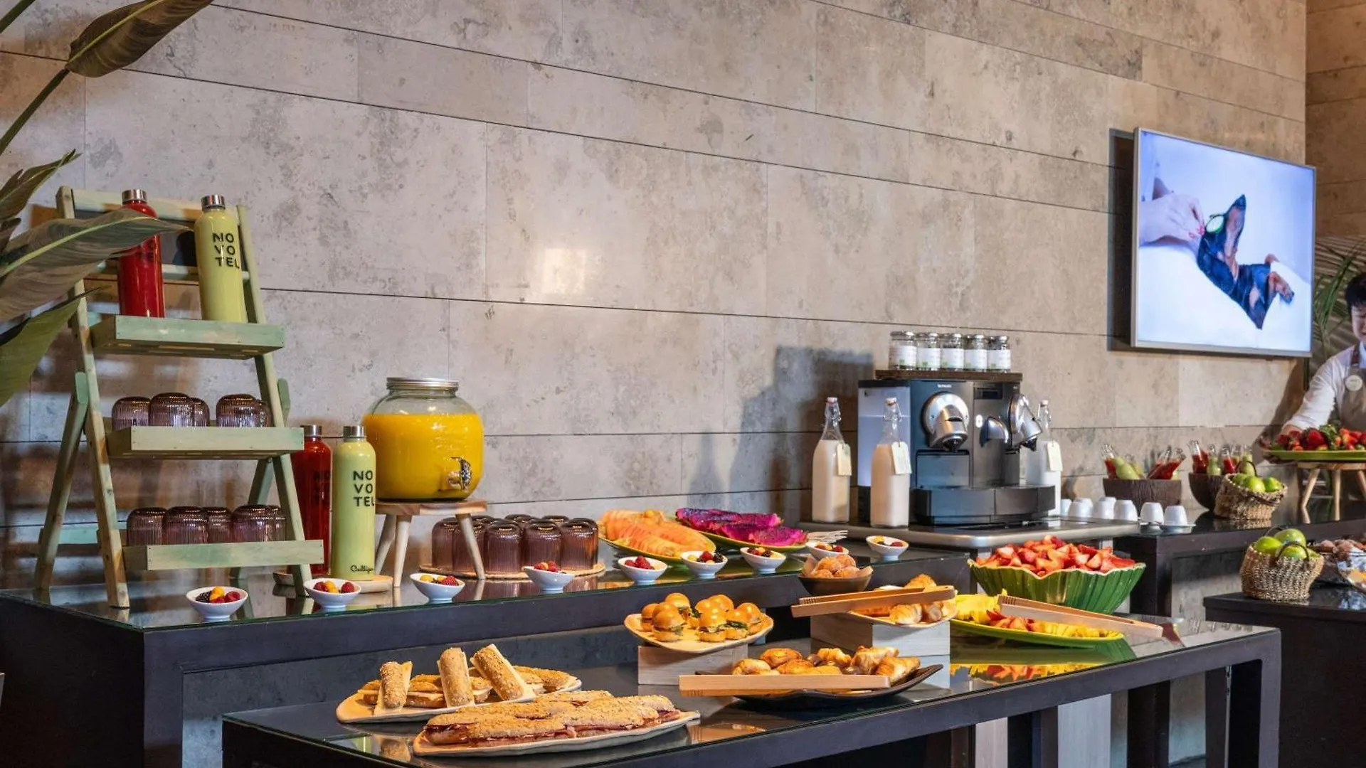 Novotel Barcelona City 4*,